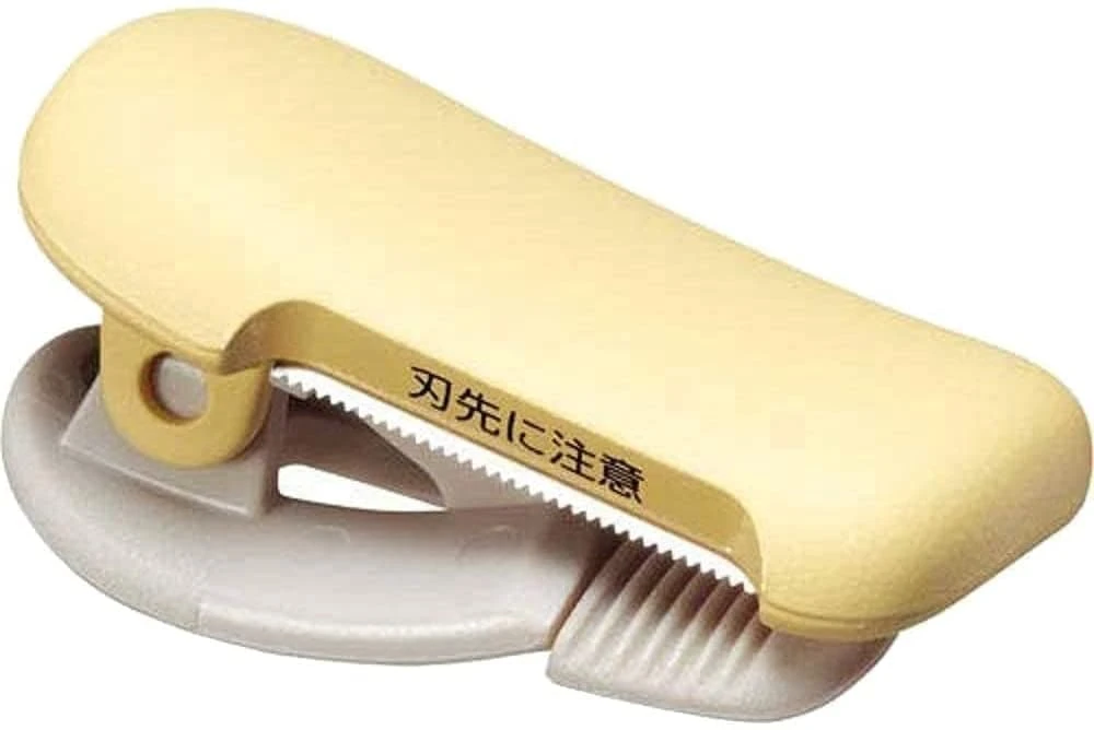 Kokuyo Clip Masking Tape Cutter 10 - 15mm 2 Kokuyo Clip Masking Tape Cutter 10 - 15mm - Image 2